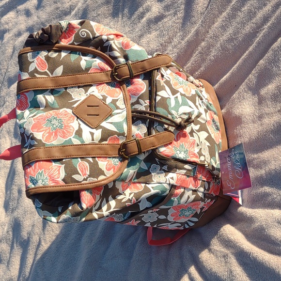 🙀EMMA & CHLOE Bohemian Print Trailmaker Backpack - Picture 11 of 12